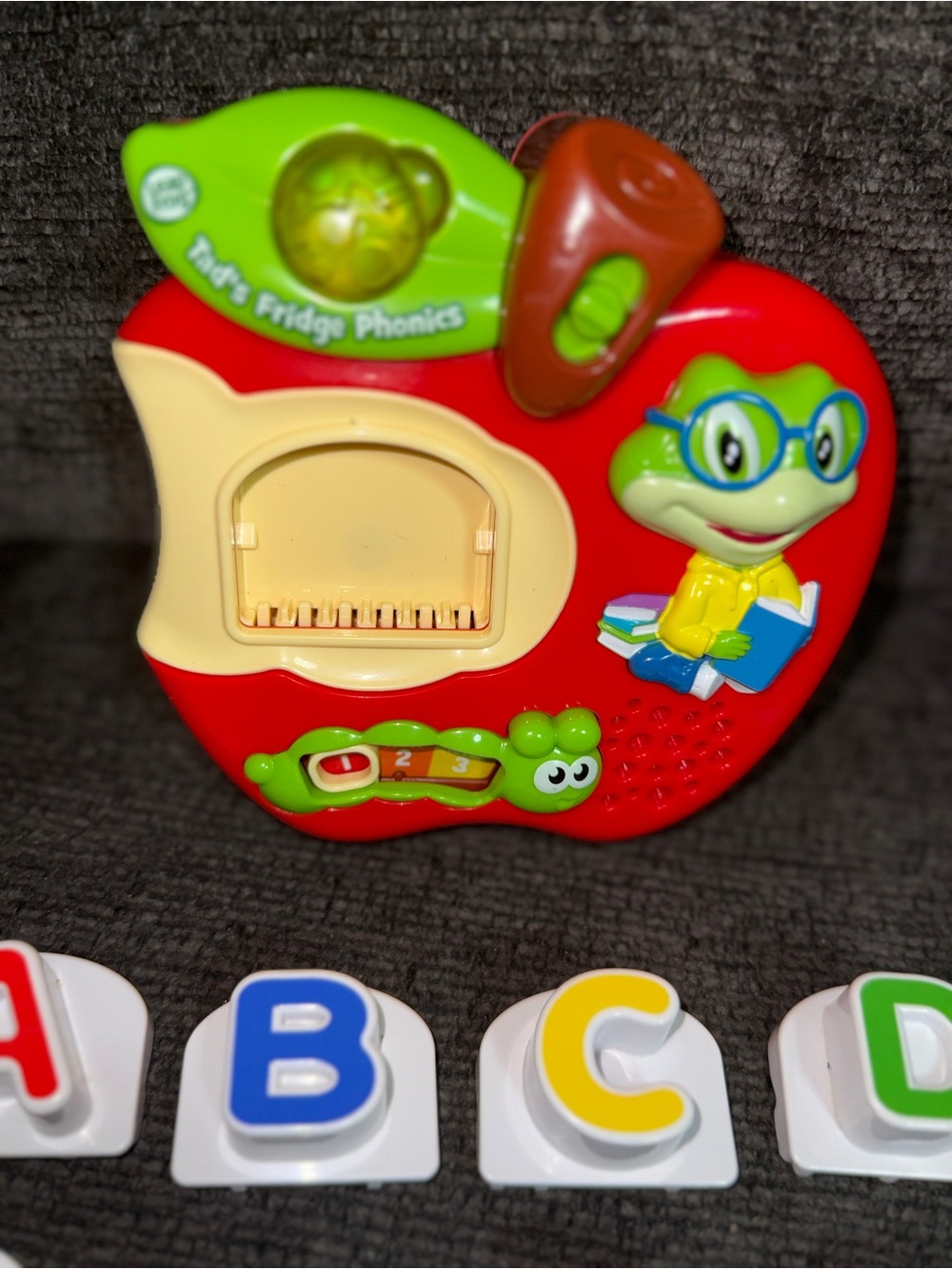 LeapFrog Tad's Fridge Phonics Apple Shape Magnetic Letter Set  WORKS - Picture 3 of 5